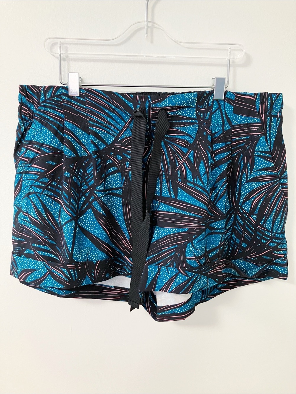 Lululemon | Palm Leaf Spring Break Away Shorts 8 Athletic Gym Summer Workout